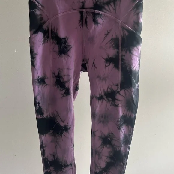 Lululemon Power Thru High Rise Tight- Size 4 - Picture 3 of 4